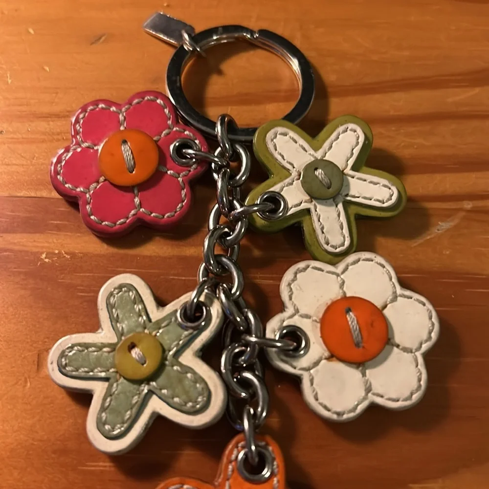 Vintage Coach Leather Flowers Key Fob - Picture 4 of 5